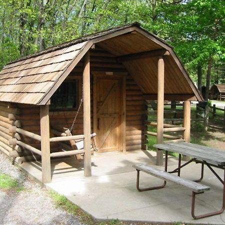 Villa Revelstoke Campgrounds & Cabins Zimmer foto